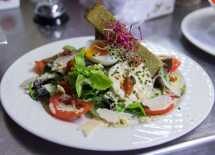 Plat servi à la Brasserie Saint Maurice pour repas de groupe à Annecy