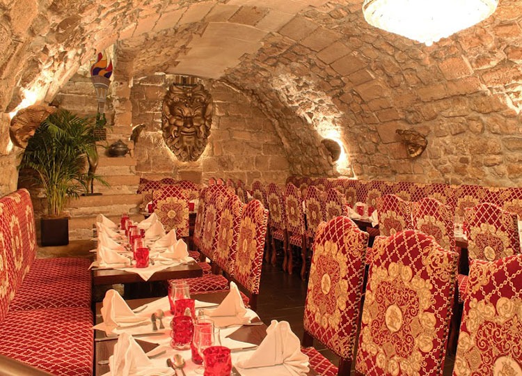 Salle voûtée du Bistrot de la Montagne et L’Escarmouche pour groupe dans le quartier Latin